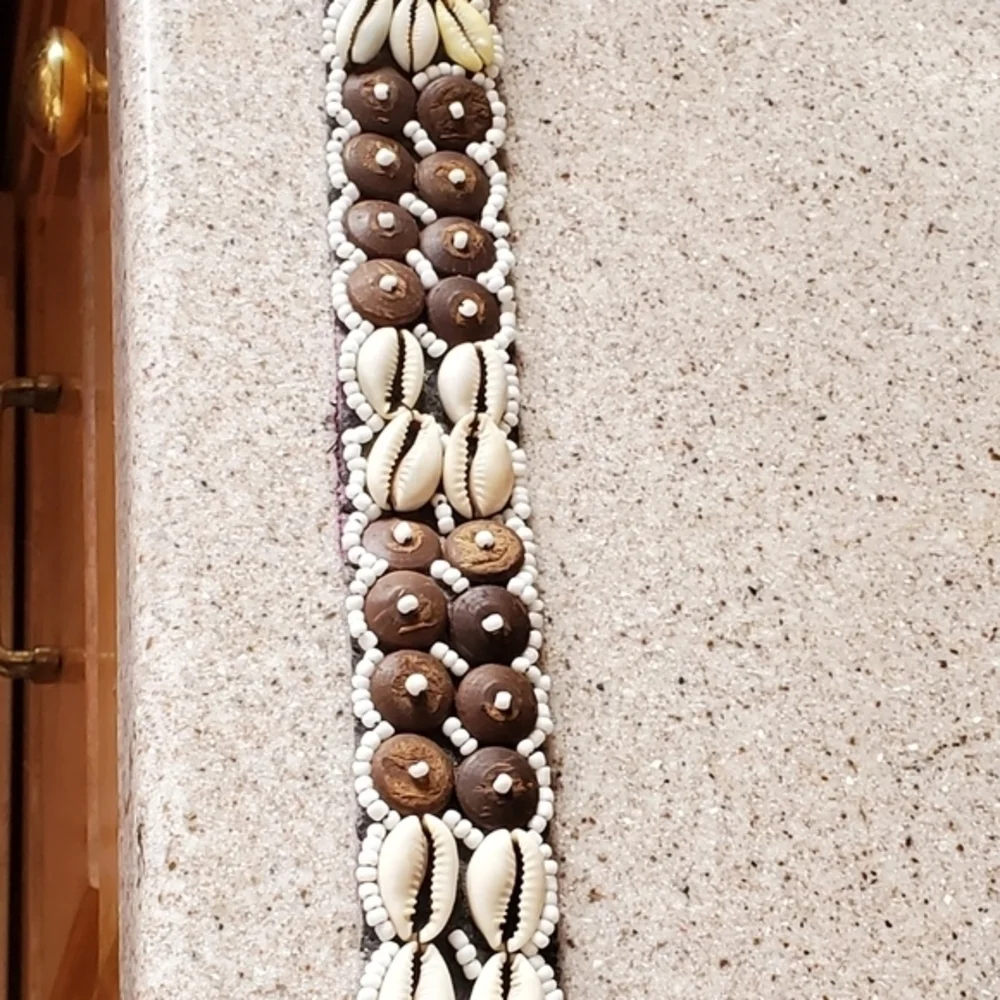 Puka‎ shell hand crafted belt S.M NWOT